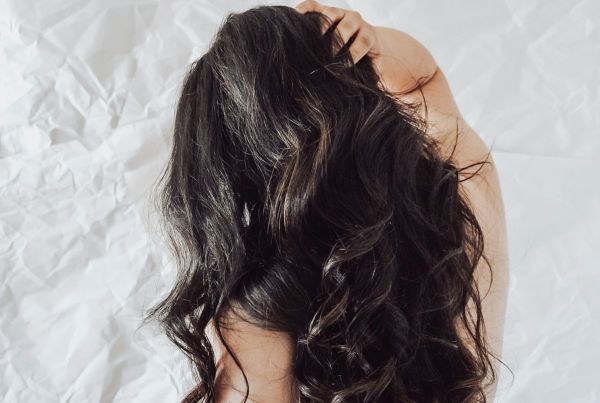 Découvrez 10 astuces pour des soins capillaires naturels efficaces