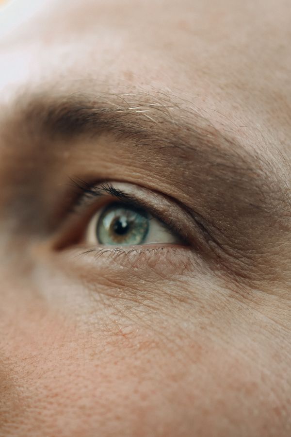 Rajeunissez vos yeux avec la blépharoplastie inférieure
